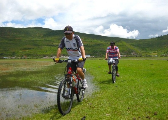 Napahai-Lake-Cycling-Tour